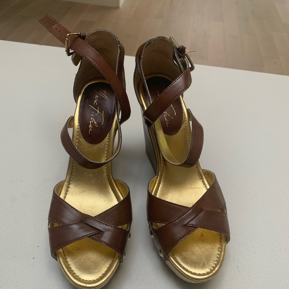 Leather heels color brown